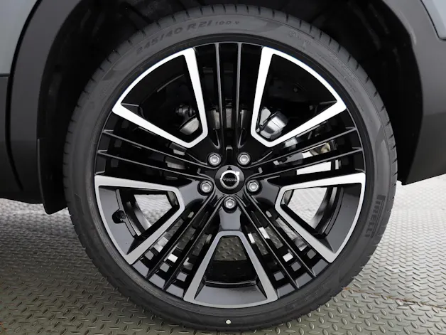 VOLVO XC40 2.0 B4 MH Ultra Dark