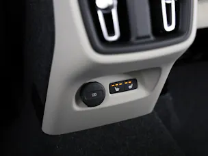 VOLVO XC40 2.0 B4 MH Ultra Dark