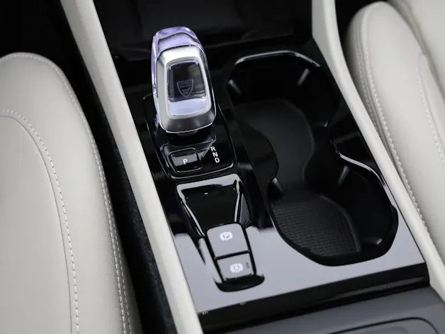 VOLVO XC40 2.0 B4 MH Ultra Dark