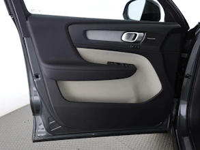 https://vehicle.imgix.net/4501549/538b5041-d574-4067-a2ac-48bd09d0fde0.jpg