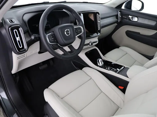 VOLVO XC40 2.0 B4 MH Ultra Dark