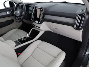 VOLVO XC40 2.0 B4 MH Ultra Dark