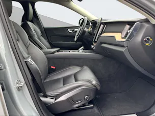 VOLVO XC60 2.0 B5 MH Plus Dark AWD