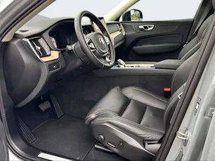 VOLVO XC60 2.0 B5 MH Plus Dark AWD