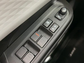https://vehicle.imgix.net/4501838/47a9c962-f5bf-4f7f-8f45-492bcfa1fa93.jpeg