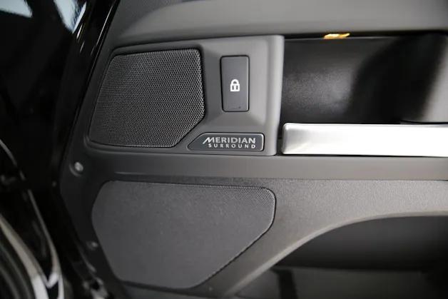 Land Rover Defender 110 3.0 D I6 350 X-Dynamic HSE