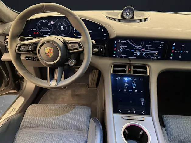 PORSCHE Taycan 4S
