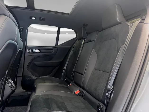 VOLVO XC40 2.0 B4 MH Black Edition
