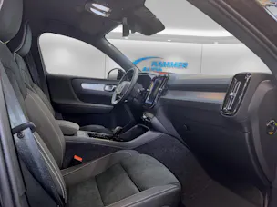 VOLVO XC40 2.0 B3 MH Plus Dark