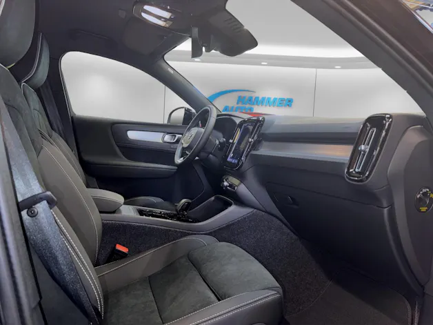 VOLVO XC40 2.0 B3 MH Plus Dark