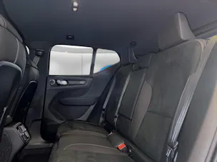 VOLVO XC40 2.0 B3 MH Plus Dark