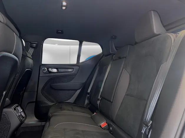 VOLVO XC40 2.0 B3 MH Plus Dark