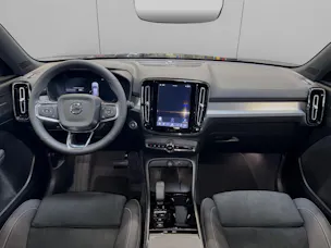 VOLVO XC40 2.0 B3 MH Plus Dark