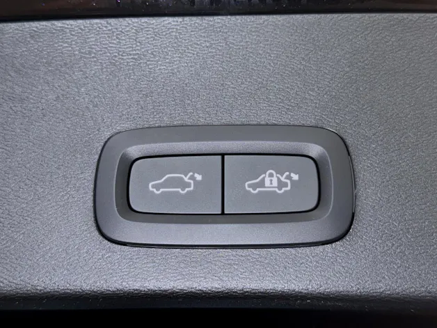 VOLVO XC40 2.0 B3 MH Plus Dark