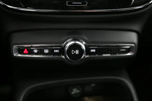 VOLVO XC40 2.0 B3 MH Plus Dark