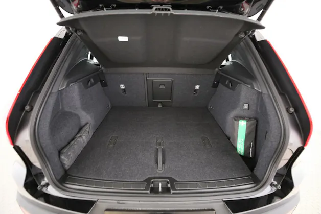 VOLVO XC40 2.0 B3 MH Plus Dark