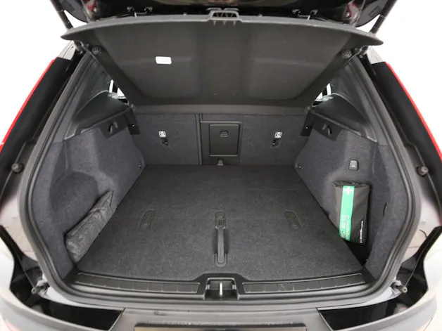 VOLVO XC40 2.0 B3 MH Plus Dark