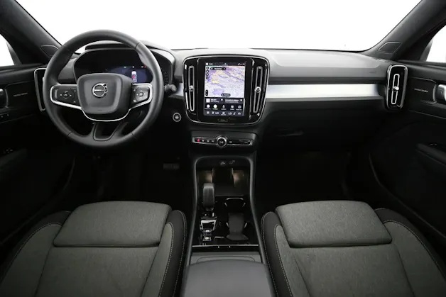 VOLVO XC40 2.0 B3 MH Plus Dark