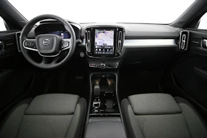Fahrzeugbild VOLVO XC40 2.0 B3 MH Plus Dark