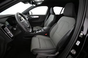 Fahrzeugbild VOLVO XC40 2.0 B3 MH Plus Dark