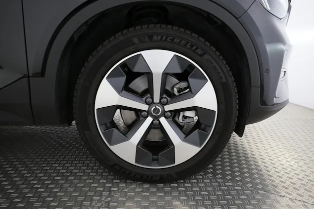 VOLVO XC40 2.0 B3 MH Plus Dark