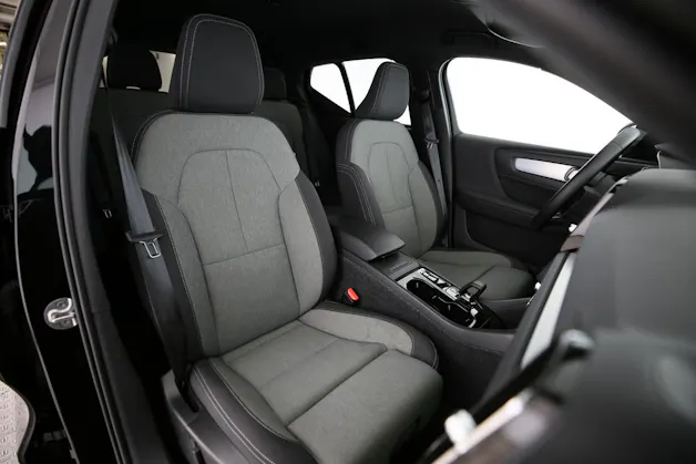 VOLVO XC40 2.0 B3 MH Plus Dark