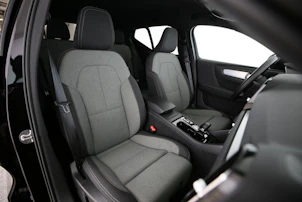 Fahrzeugbild VOLVO XC40 2.0 B3 MH Plus Dark
