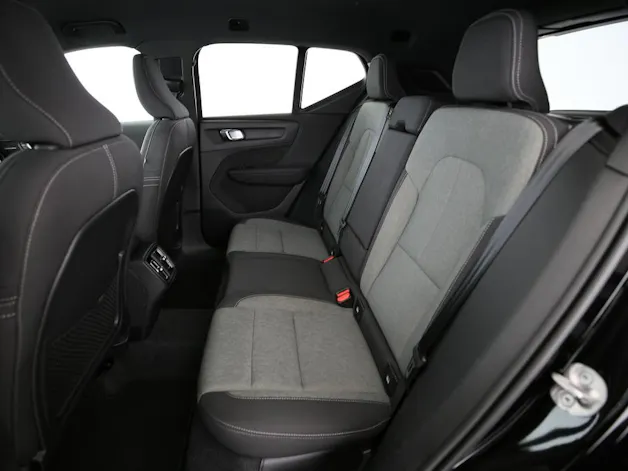 VOLVO XC40 2.0 B3 MH Plus Dark