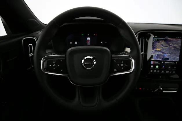 VOLVO XC40 2.0 B3 MH Plus Dark