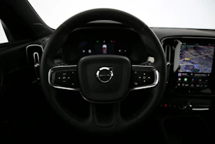 Fahrzeugbild VOLVO XC40 2.0 B3 MH Plus Dark