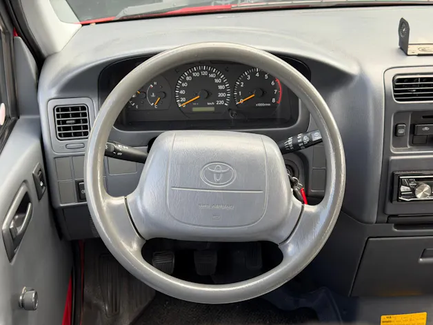 Toyota HIACE LWB 2.7 4T. 9 Plätzer