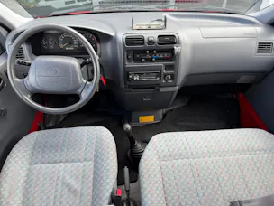 Toyota HIACE LWB 2.7 4T. 9 Plätzer