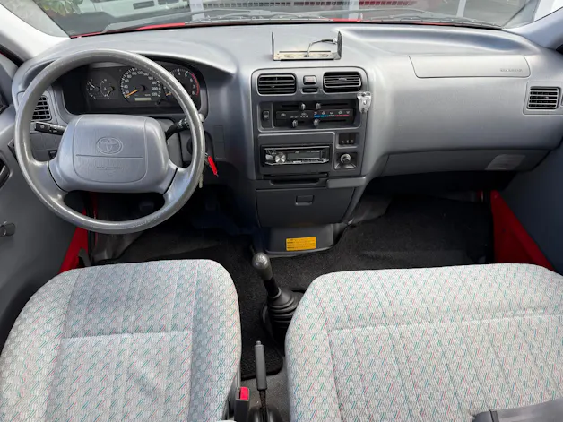Toyota HIACE LWB 2.7 4T. 9 Plätzer