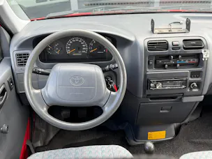 Toyota HIACE LWB 2.7 4T. 9 Plätzer