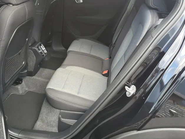 VOLVO XC40 2.0 B3 MH Plus Dark