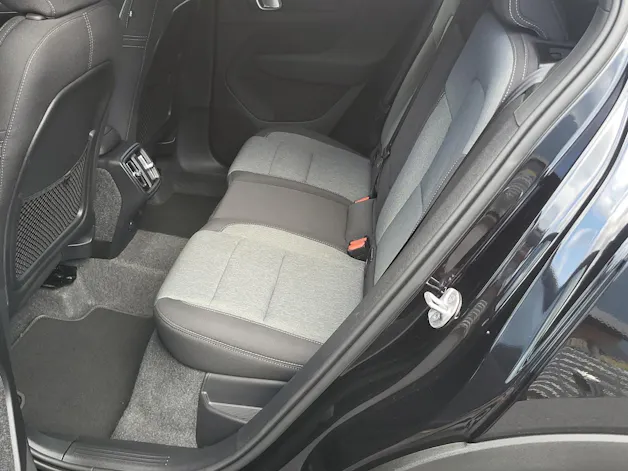 VOLVO XC40 2.0 B3 MH Plus Dark