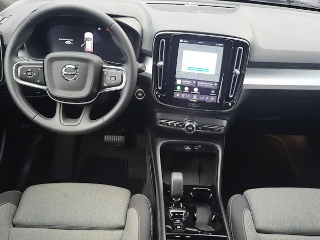 VOLVO XC40 2.0 B3 MH Plus Dark