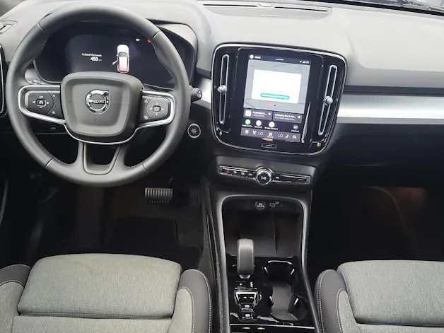 VOLVO XC40 2.0 B3 MH Plus Dark