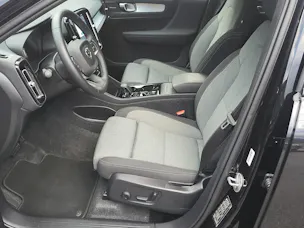 VOLVO XC40 2.0 B3 MH Plus Dark
