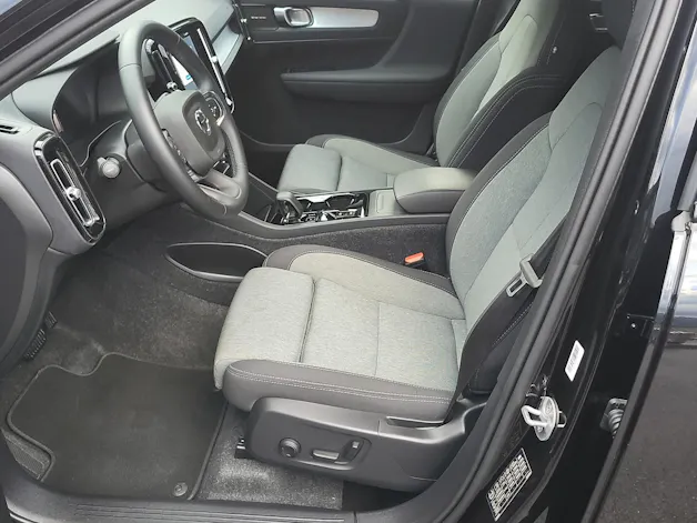 VOLVO XC40 2.0 B3 MH Plus Dark
