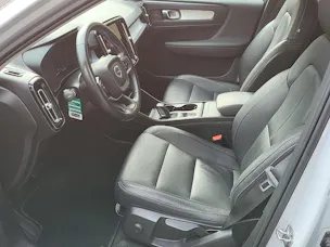 VOLVO XC40 2.0 B4 MH Momentum AWD