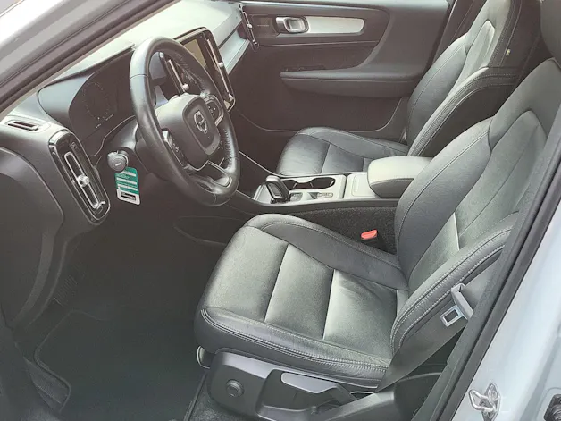 VOLVO XC40 2.0 B4 MH Momentum AWD