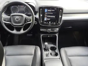 VOLVO XC40 2.0 B4 MH Momentum AWD