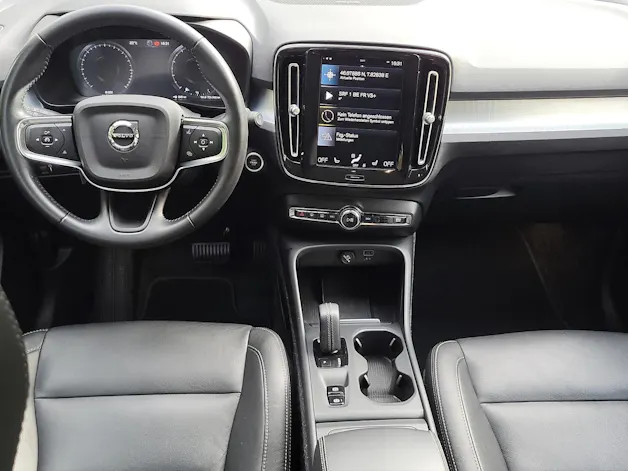 VOLVO XC40 2.0 B4 MH Momentum AWD