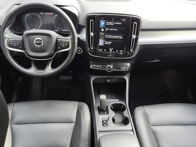 VOLVO XC40 2.0 B4 MH Momentum AWD