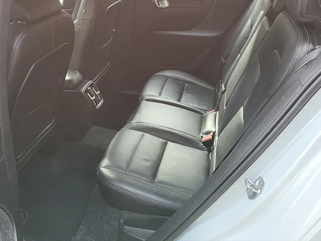 VOLVO XC40 2.0 B4 MH Momentum AWD