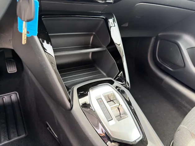 PEUGEOT 208 1.2 MHEV Style