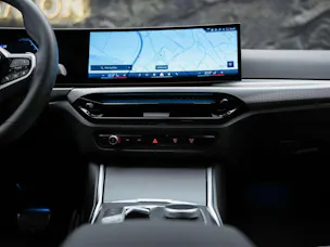 BMW 330d xDrive Steptronic M Sport Pro *Facelift*Werksgarantie*Panorama*360°*Head-Up*