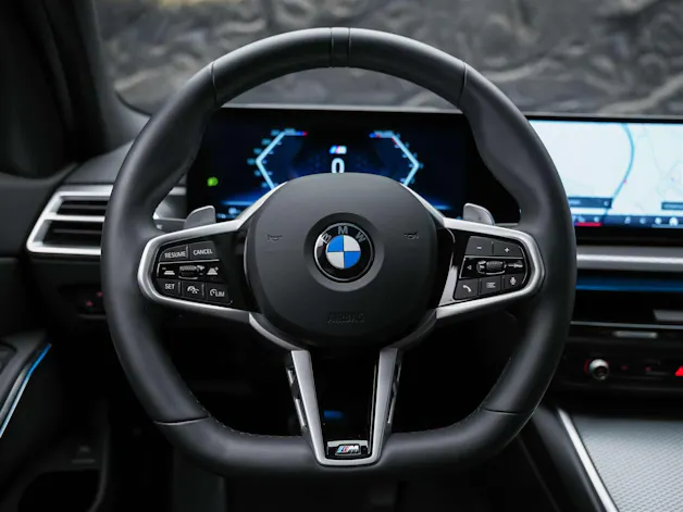 BMW 330d xDrive Steptronic M Sport Pro *Facelift*Werksgarantie*Panorama*360°*Head-Up*
