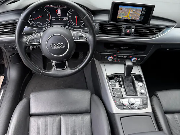 AUDI A6 Avant 2.0 TDI S-tronic *S-LINE*
